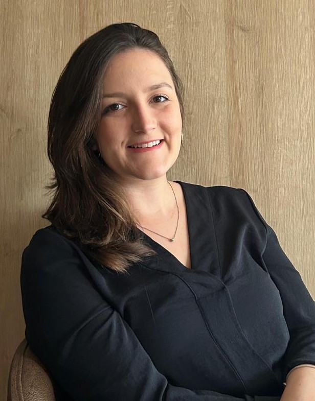 Dra. Nicolly Navartovicis Frias — Advogada especializada em Direito Previdenciário